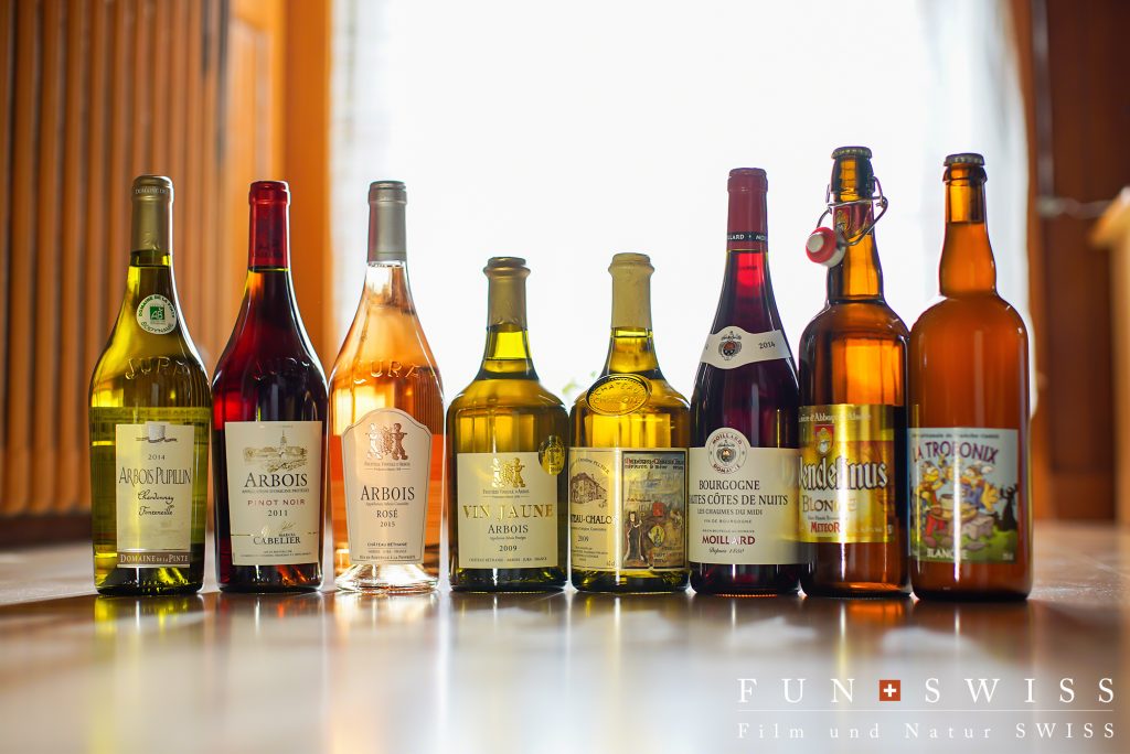 赤ワイン用のピノ・ノワール、トゥルソー、プールサール、白ワイン用のシャルドネ、サヴァニャン