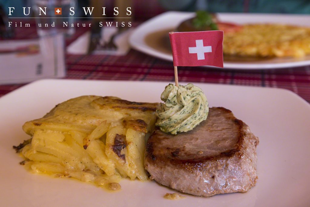 スイスの山小屋料理、豚肉のシンプルステーキ♪