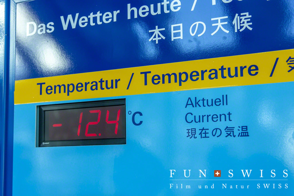 日中でも−12度、、、暖かい方かな？